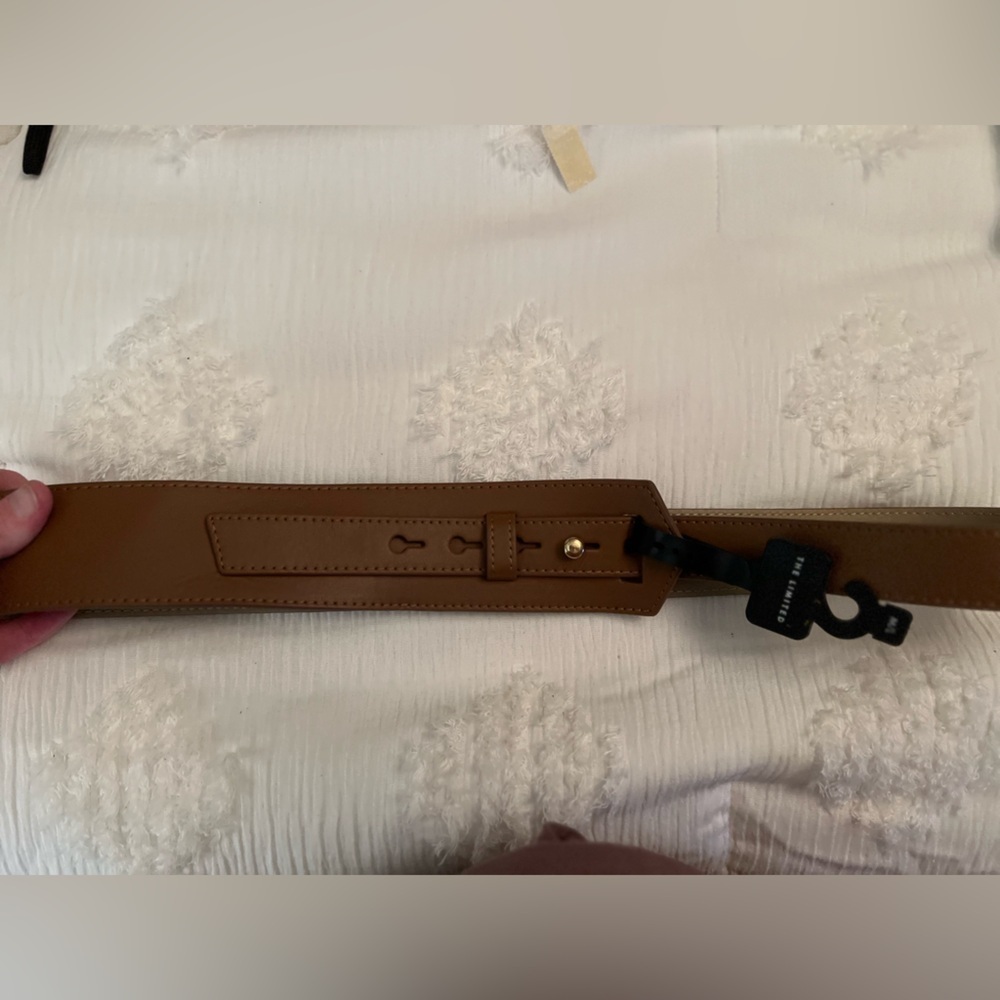 NWT The Limited Notch Pull Through Belt- Size M/L